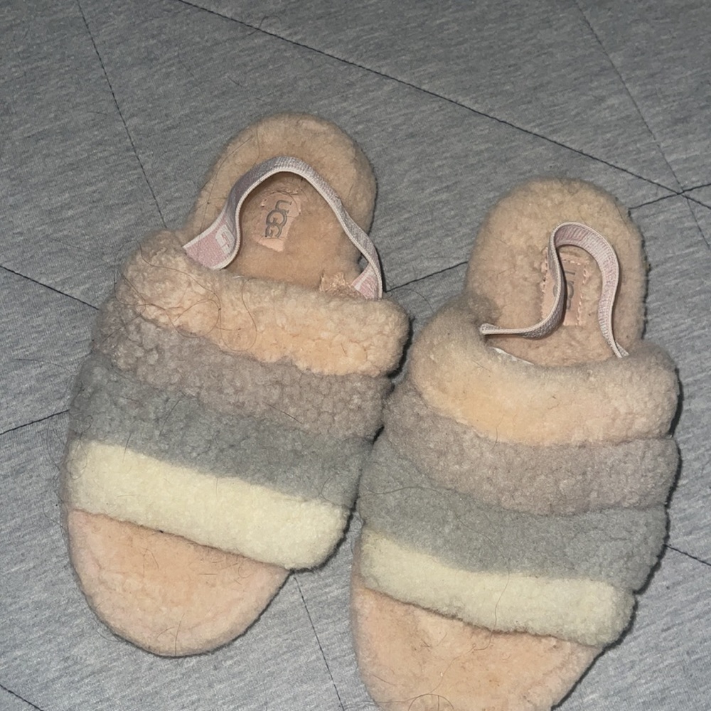 UGG SLIDES